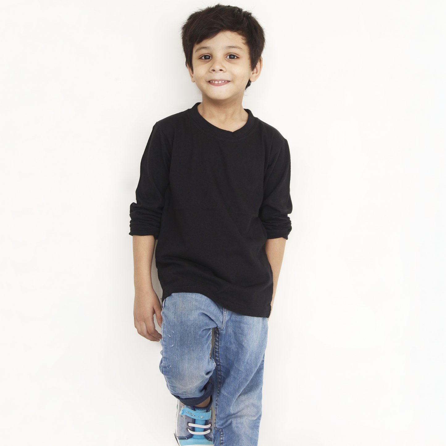 Unisex kids black round neck full sleeves t-shirt