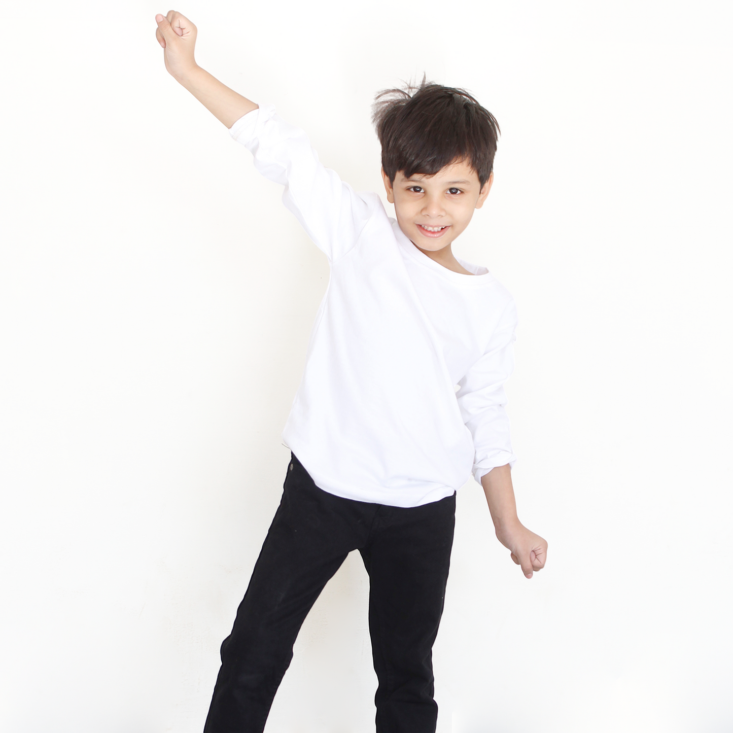 Comfortable plain white long sleeve t-shirt for children